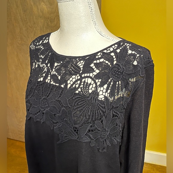J. Jill Navy Embroidered Floral Crochet Lace Linen Top L - Picture 4 of 9